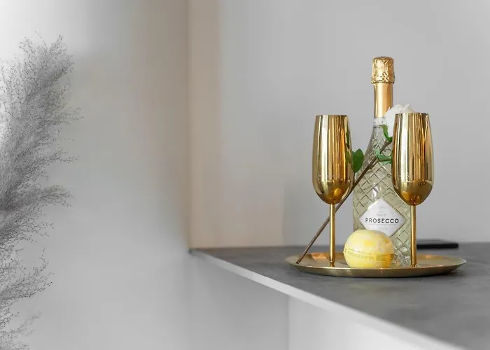 Апартаменти Hanza Tower Skyline Bath 24 Pool & Jacussi & Sauna