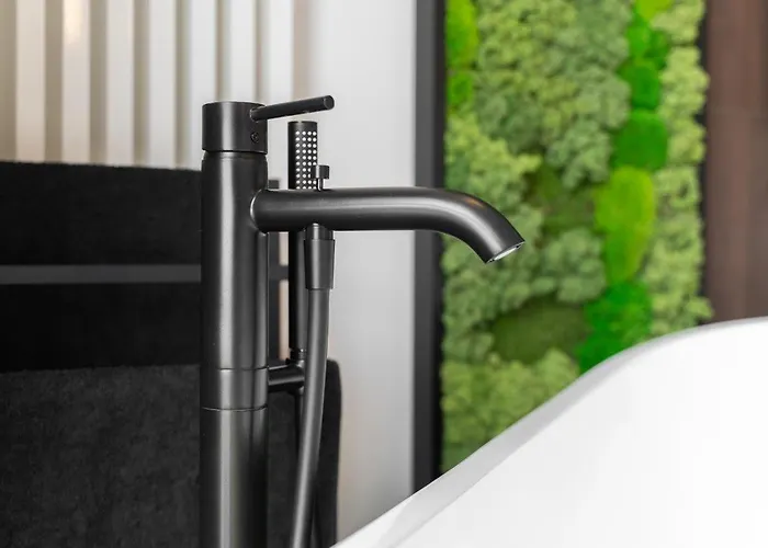 Hanza Tower Skyline Bath 24 Pool & Jacussi & Sauna Апартаменти *