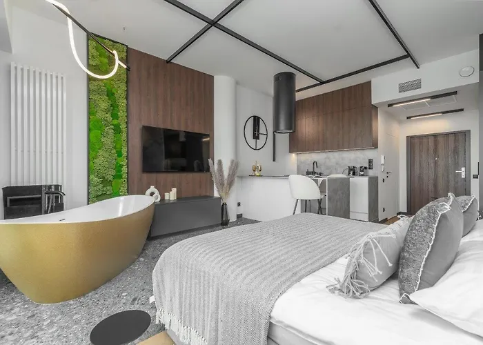 Hanza Tower Skyline Bath 24 Pool & Jacussi & Sauna Апартаменти