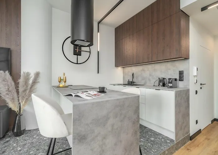 Hanza Tower Skyline Bath 24 Pool & Jacussi & Sauna Апартаменти *