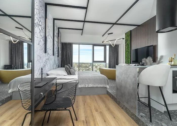 Апартаменти Hanza Tower Skyline Bath 24 Pool & Jacussi & Sauna *